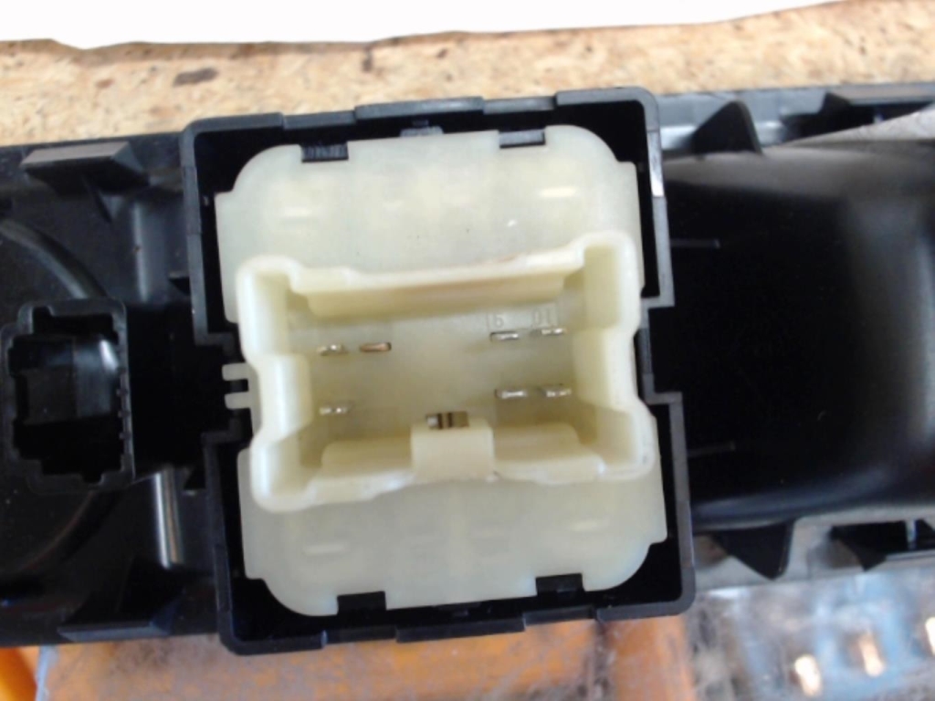 Interruttore lavacristalli anteriore sinistro RENAULT TWINGO 3 Gasolina - 1