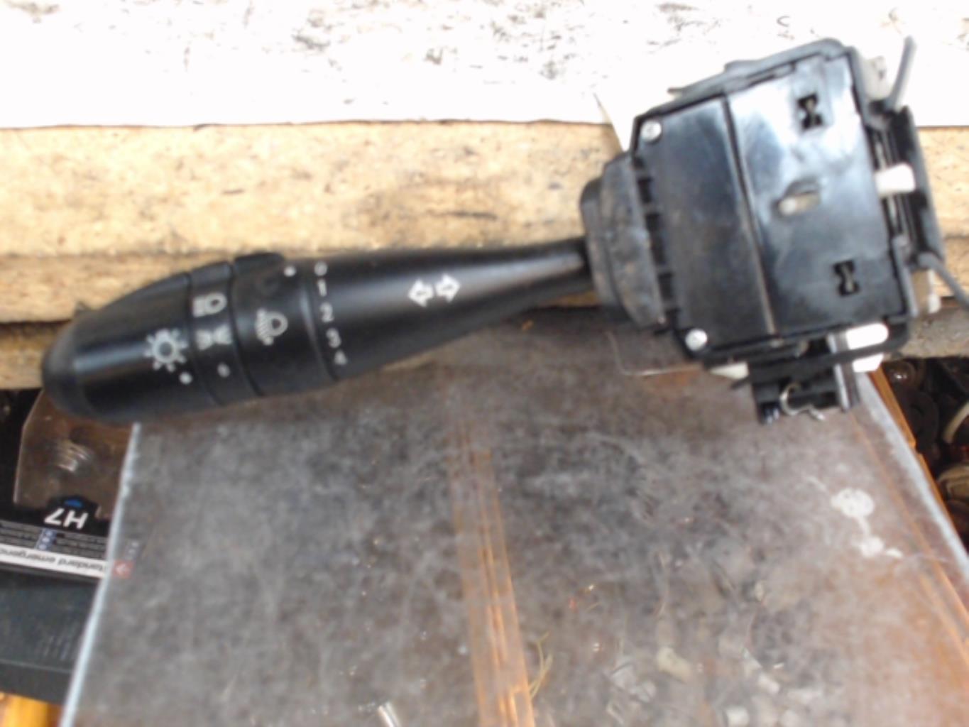 Commodo phare MITSUBISHI COLT 6 PHASE 2 Essence - 1