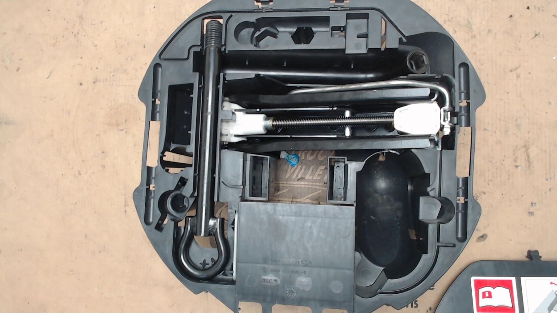 Cric (Ensemble depannage) RENAULT CLIO 3 PHASE 1 Diesel - 1