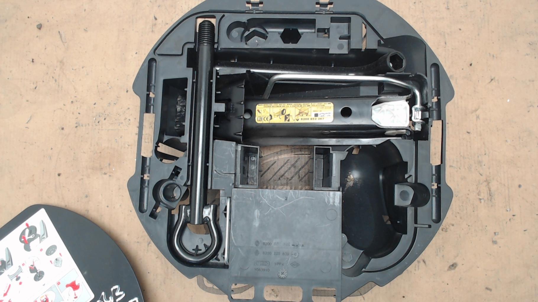 Cric (Ensemble depannage) RENAULT CLIO 3 PHASE 1 BREAK  - 1