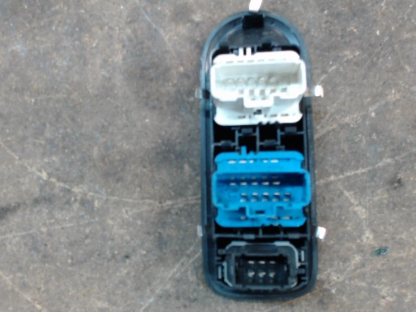 Interrupteur de leve vitre RENAULT CLIO 3 PHASE 2 Diesel - 1