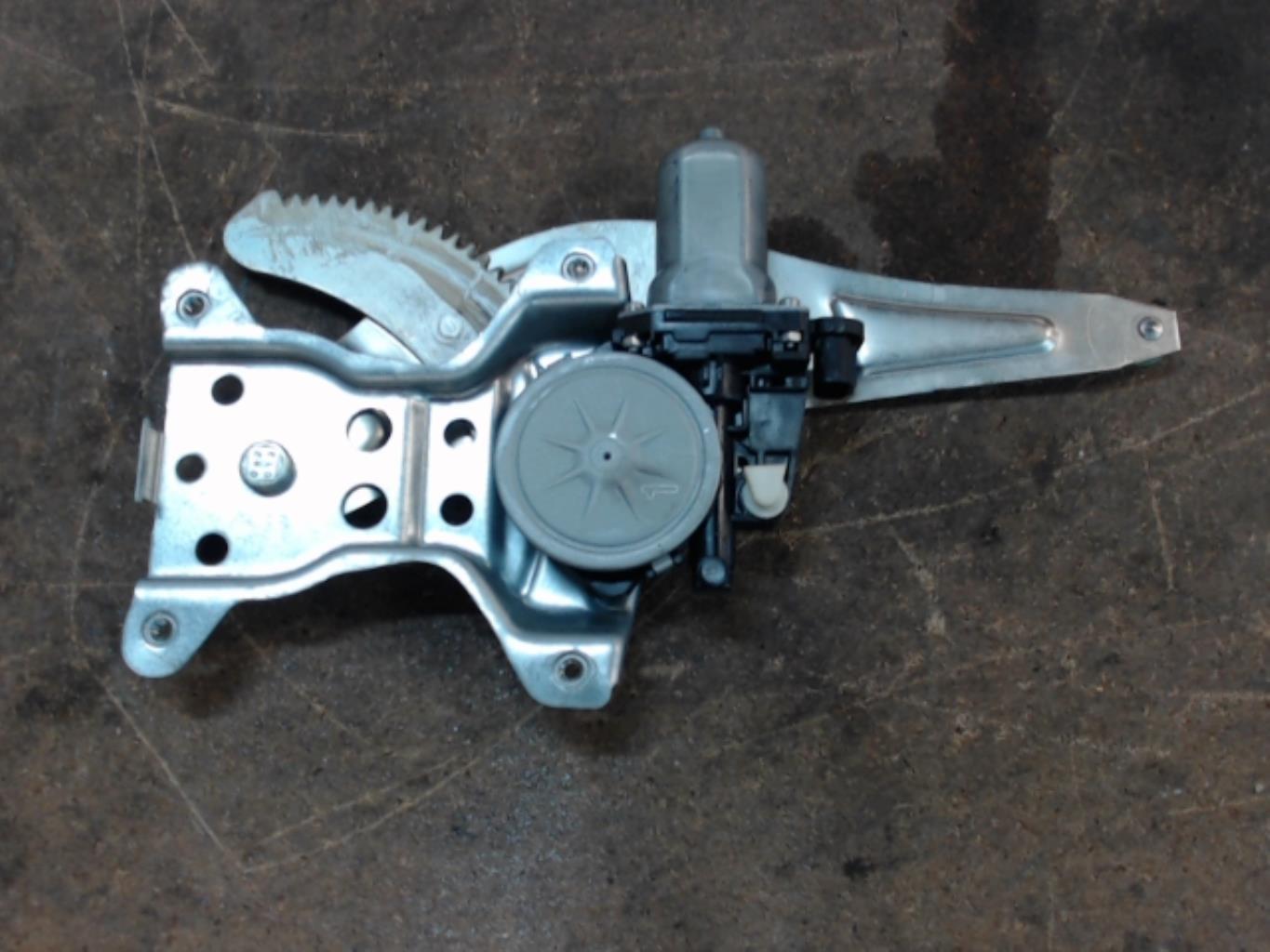 Alzacristalli elettrico posteriore sinistro SUZUKI SX4 1 Diésel - 1