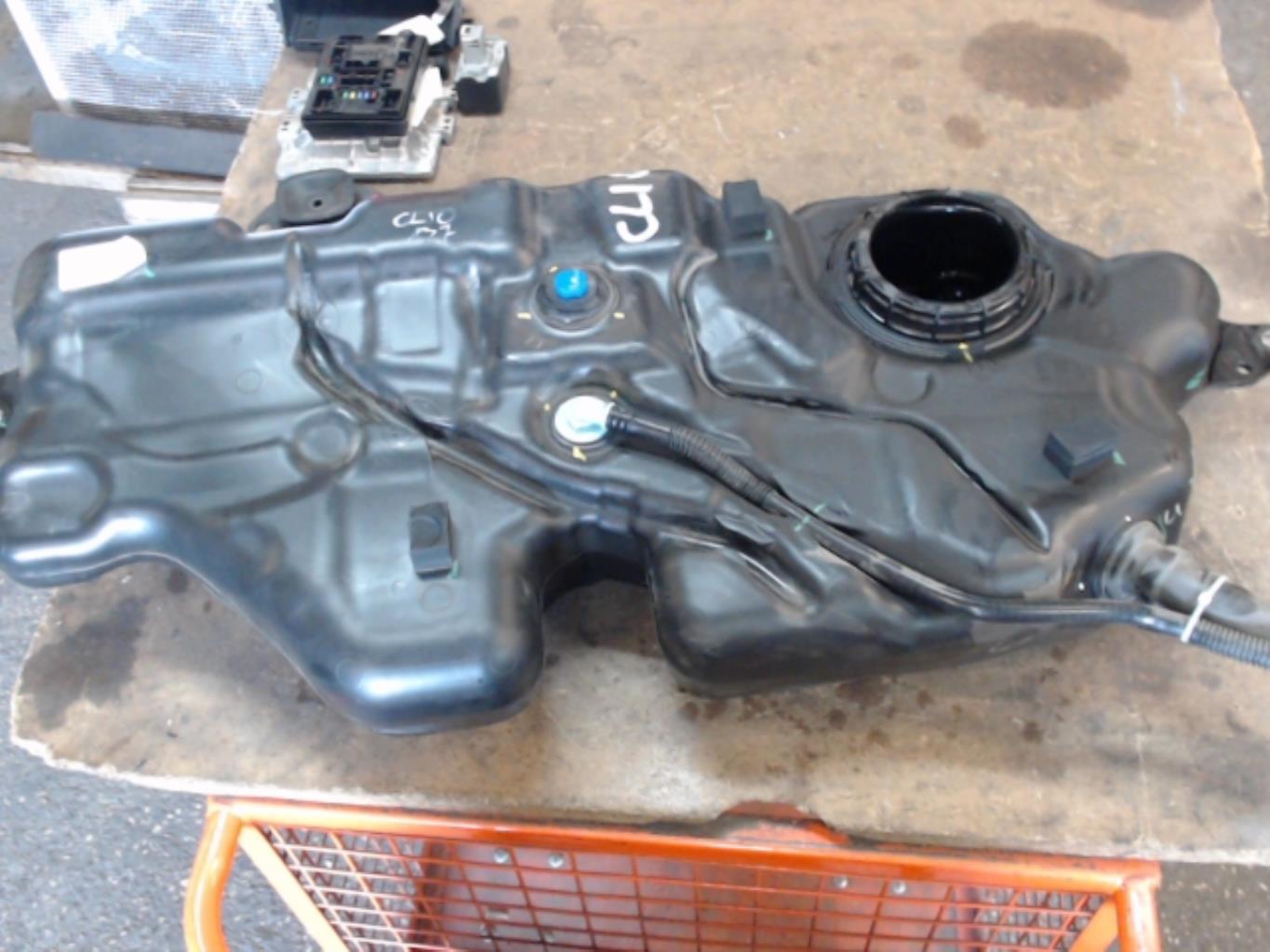 Reservoir essence RENAULT CLIO 5 Diesel - 1