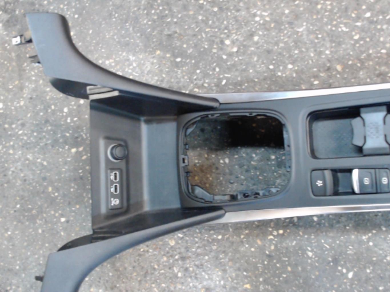 Console central (interieur plastique) RENAULT MEGANE 4 PHASE 1 Essence - 1