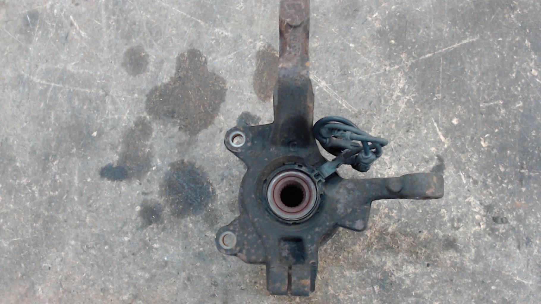 Fusee avant droit RENAULT CLIO 3 PHASE 2 Diesel - 1