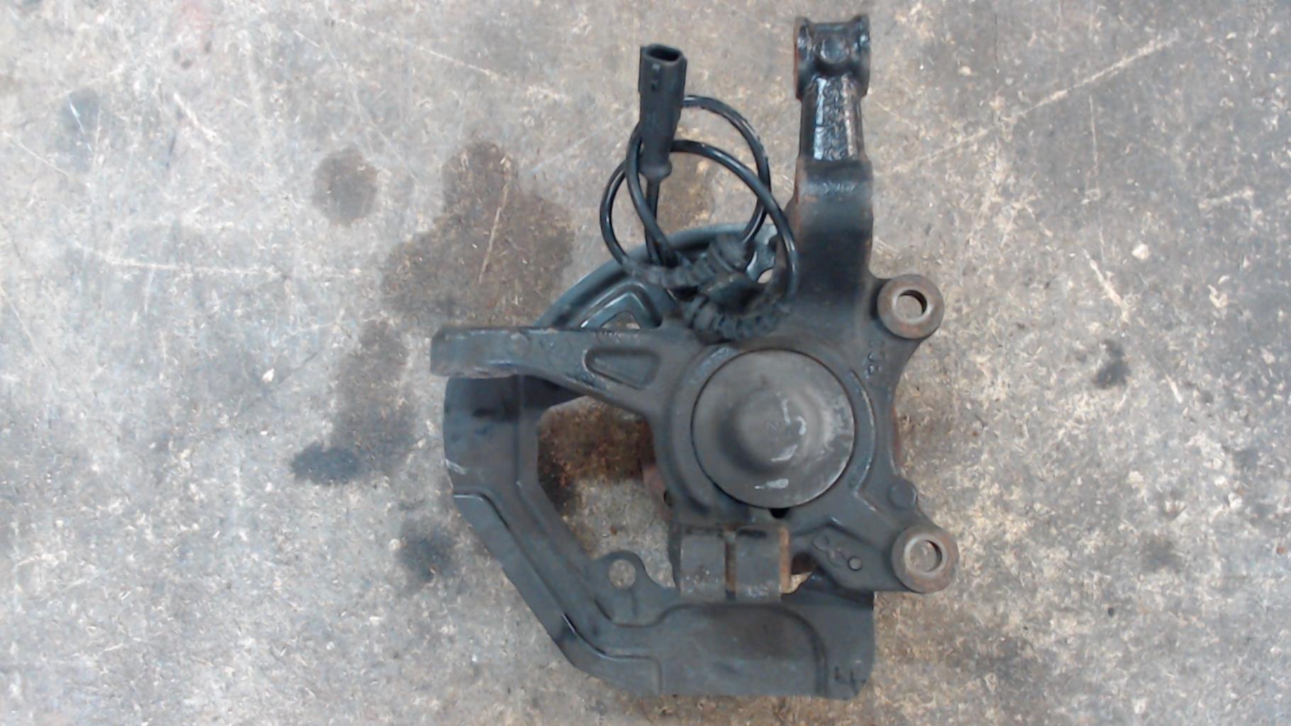 Fusee avant droit RENAULT TWINGO 3 PHASE 1 Essence - 1
