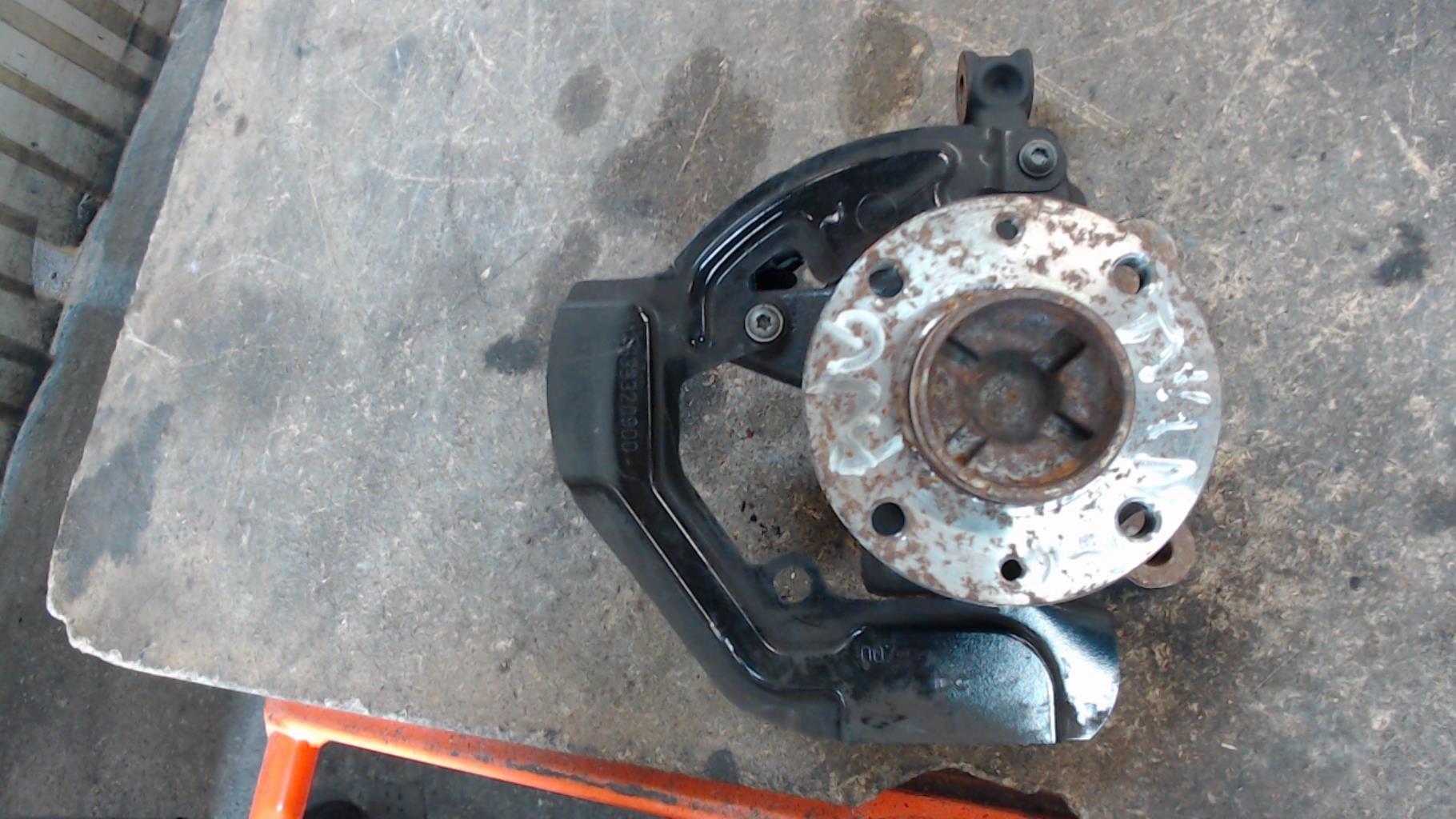 Fusee avant gauche RENAULT TWINGO 3 Essence - 1