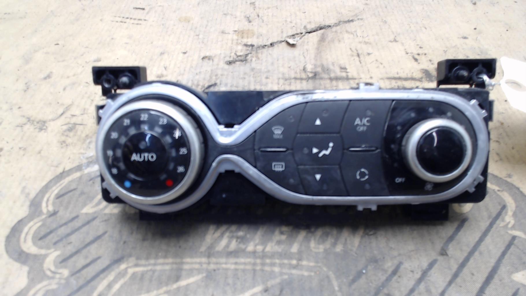 Commande chauffage RENAULT TWINGO 3 PHASE 1 Essence - 1