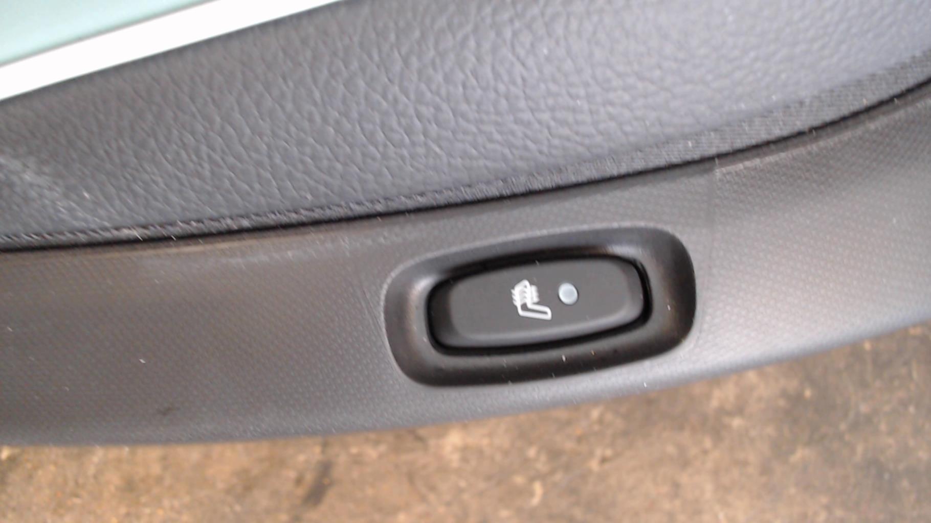 Siege avant droit RENAULT TWINGO 3 PHASE 1 Essence - 1