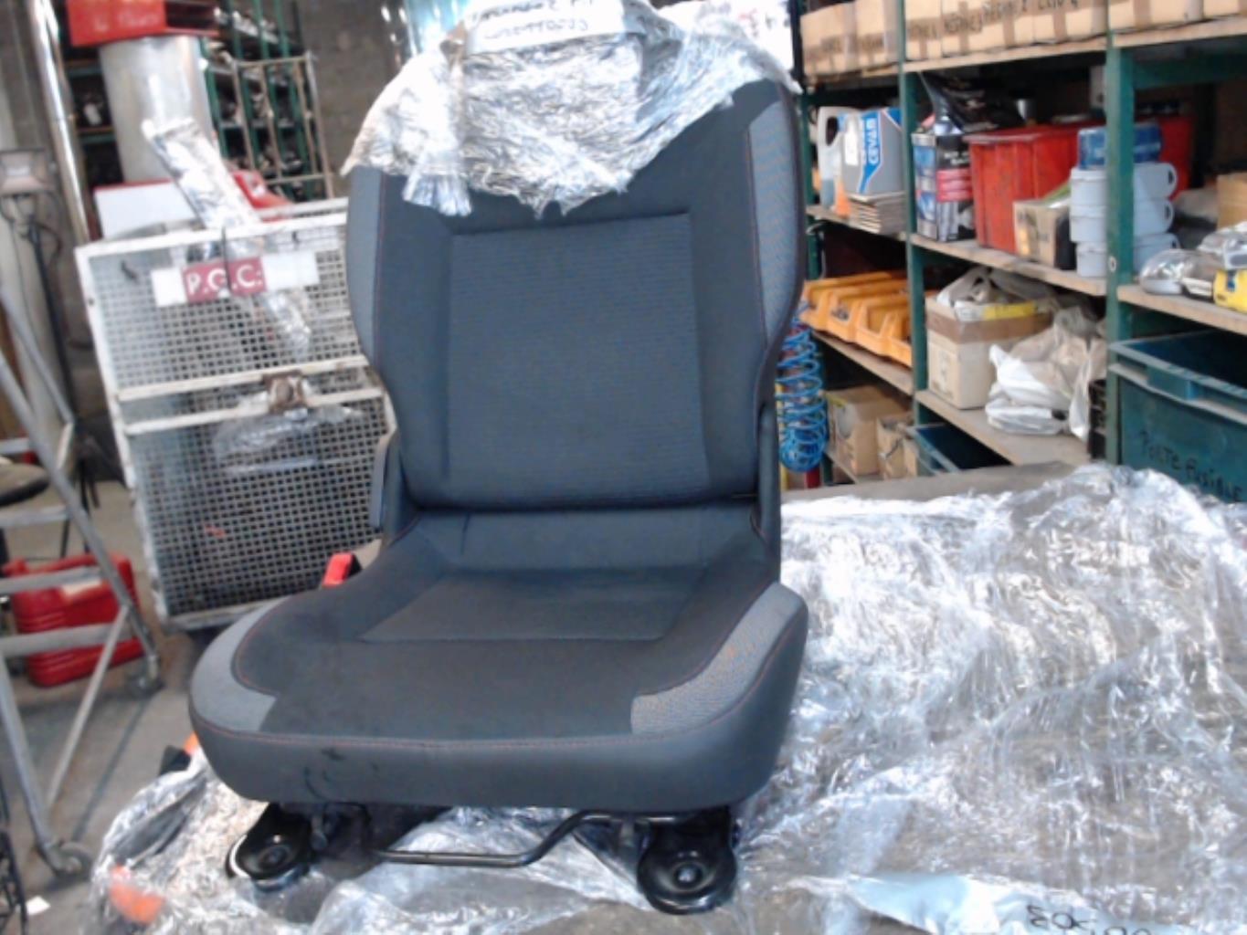 Siege arriere gauche RENAULT TWINGO 2 PHASE 2  - 1