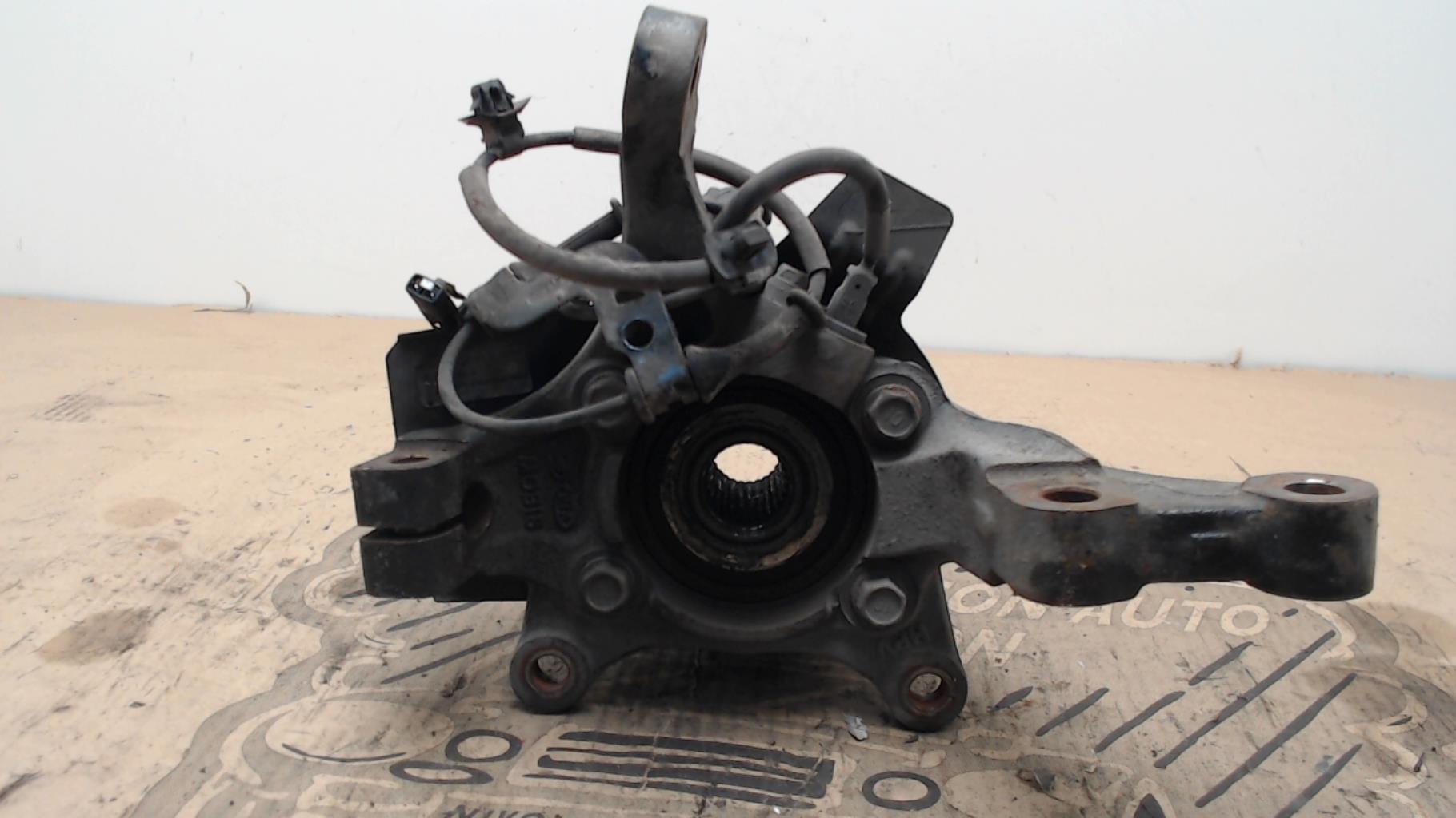 Fusee avant gauche KIA CEE-D 2 PHASE 2 Essence - 1