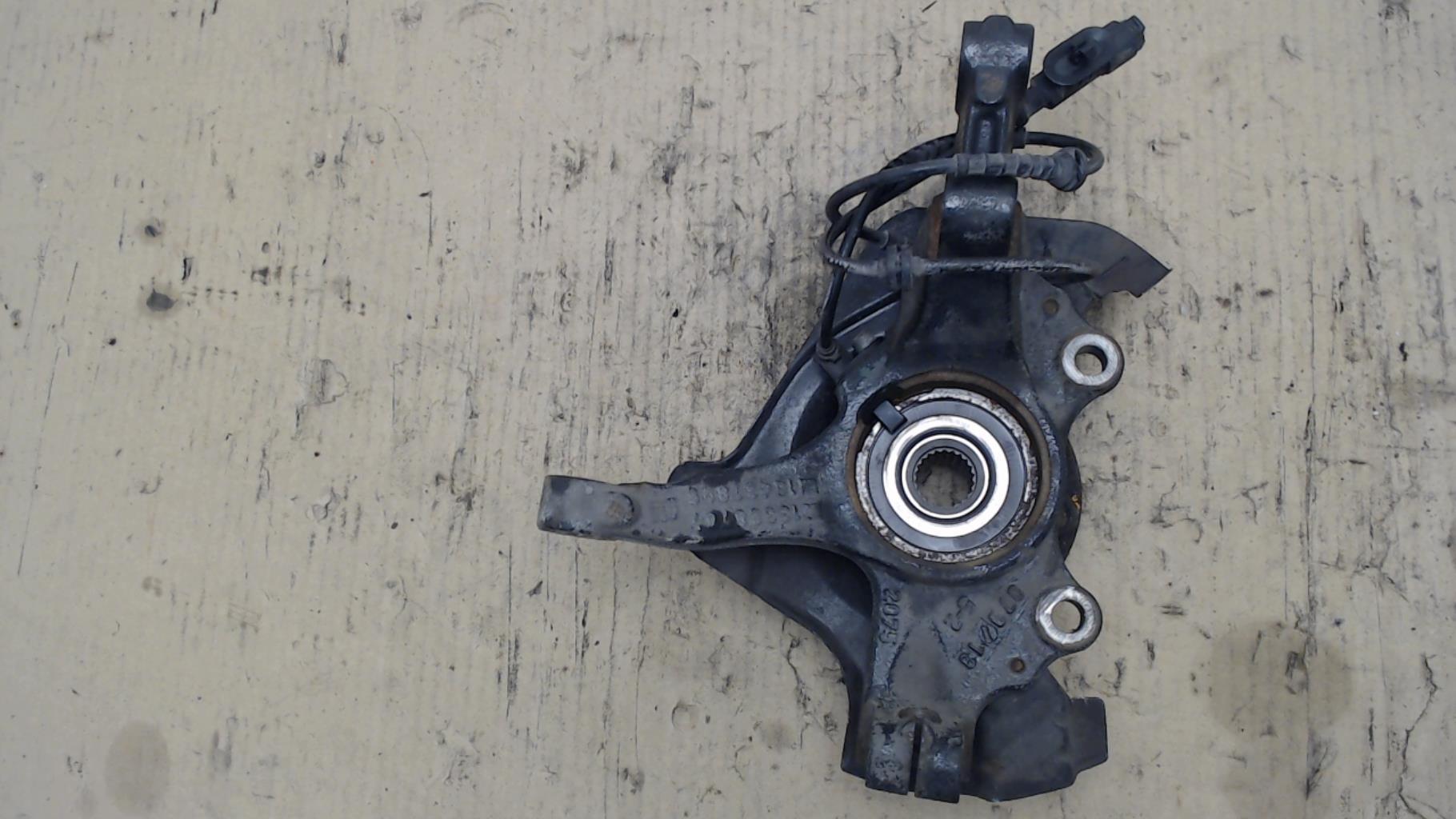 Fusee avant gauche OPEL CORSA E Essence - 1