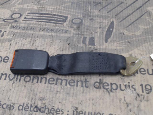 Aggancio cintura sicurezza posteriore destro VOLKSWAGEN GOLF 2 Diésel - 1