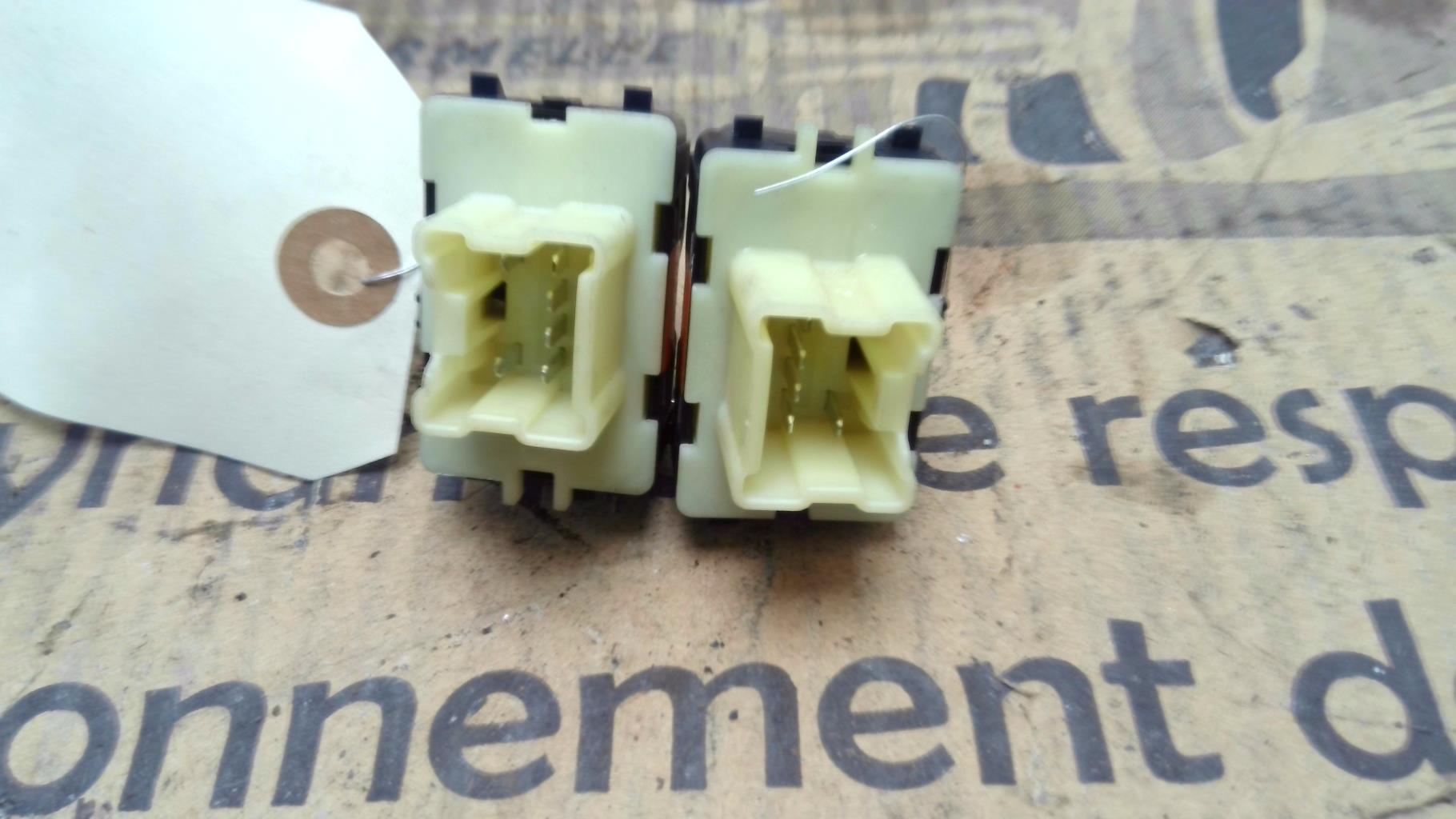 Interrupteur de leve vitre DACIA LOGAN MCV 2 PHASE 1 BREAK Essence - 1