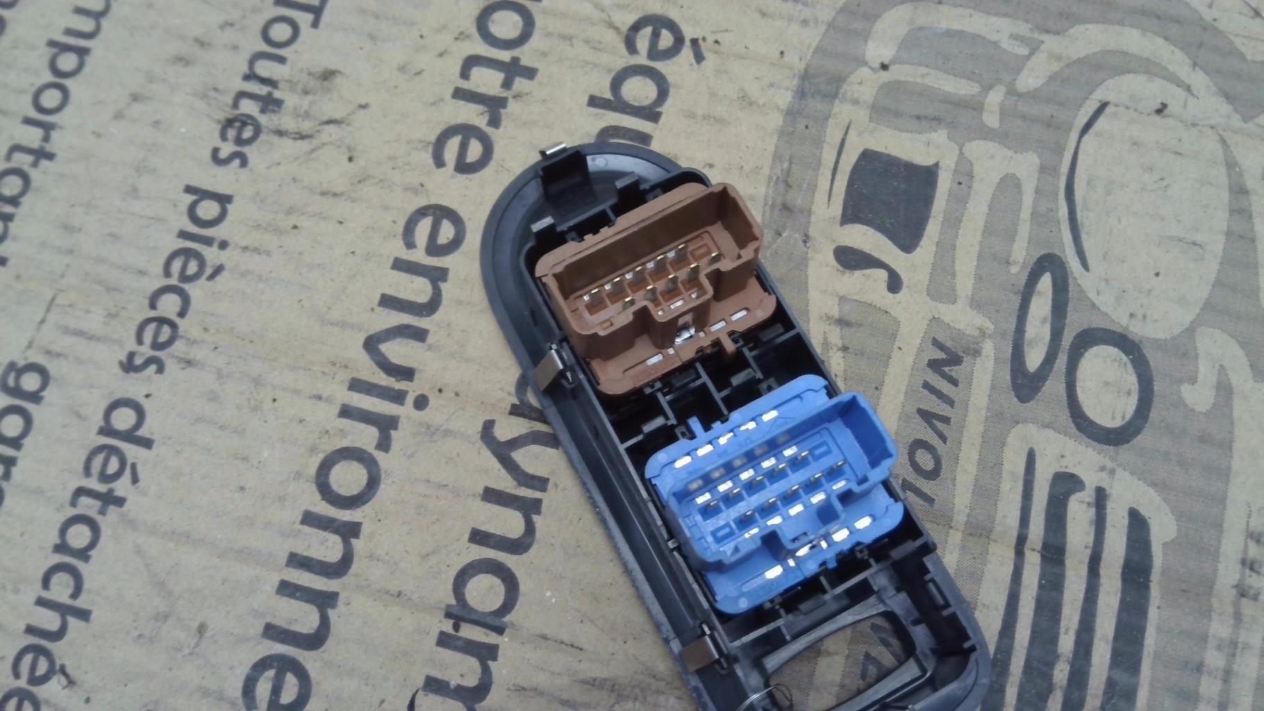 Interruttore lavacristalli anteriore sinistro RENAULT CLIO 3 PHASE 2 Gasolina - 1