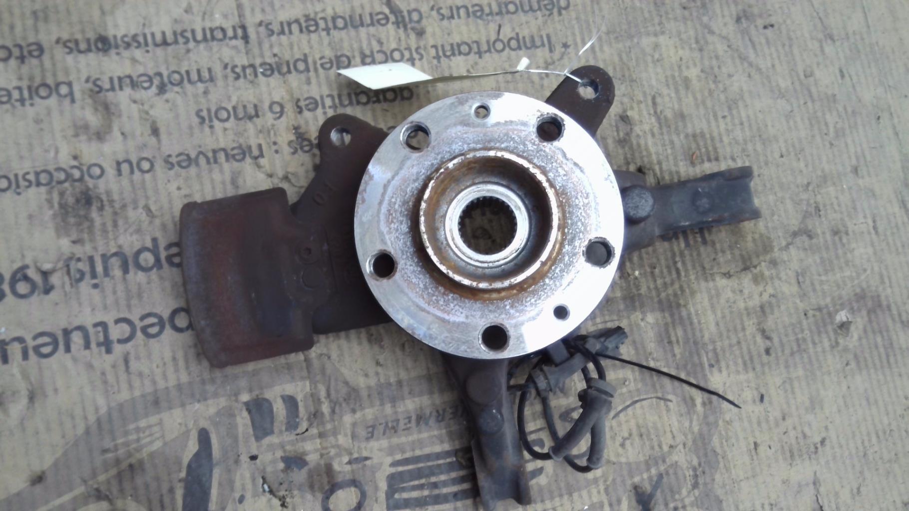 Fusee avant gauche RENAULT LAGUNA 3 PHASE 2 Diesel - 1