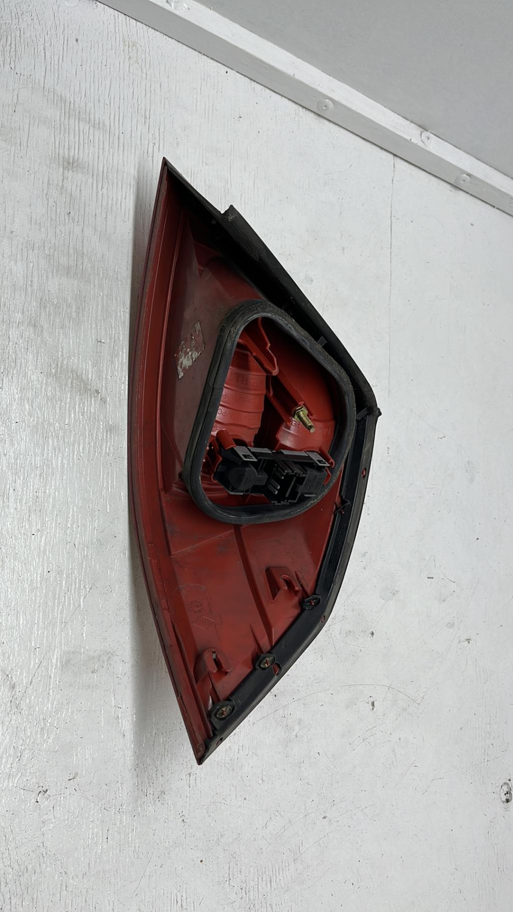 Feu arriere secondaire gauche (feux) RENAULT VEL SATIS PHASE 1 Diesel - 1