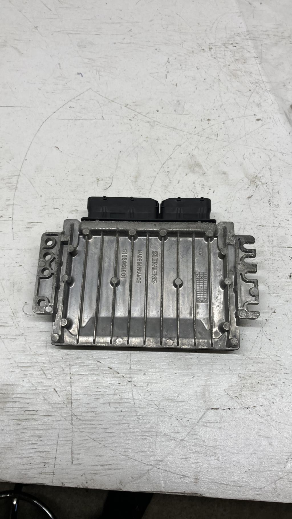 Calculateur MINI MINI 1 R50/R53 PHASE 1 Essence - 1