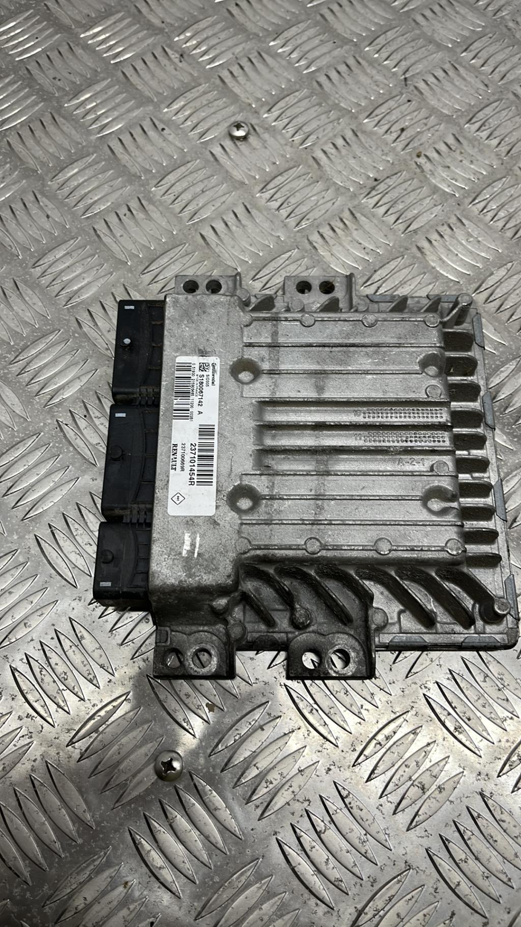Calculateur RENAULT MEGANE 3 PHASE 1 BREAK Diesel - 1
