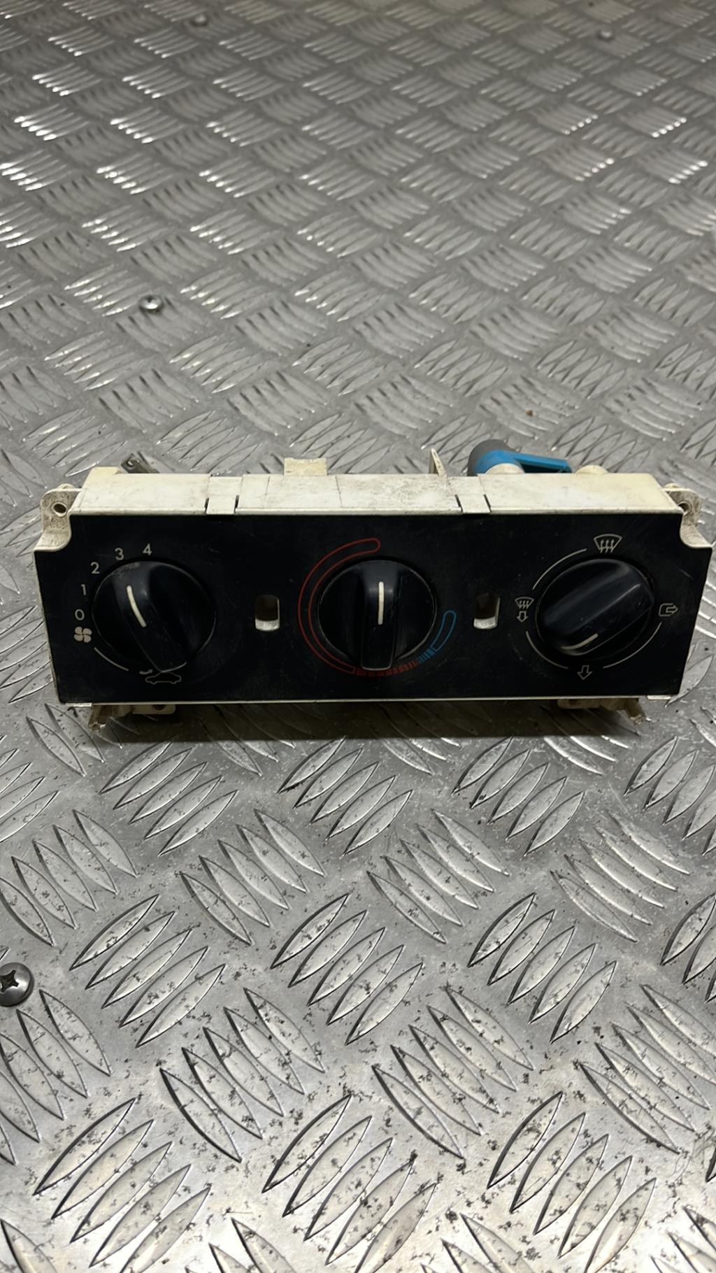 Commande chauffage PEUGEOT 306 PHASE 1 Essence - 1