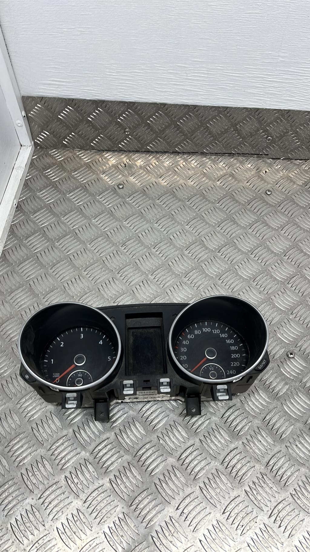 Compteur VOLKSWAGEN GOLF 6  - 1