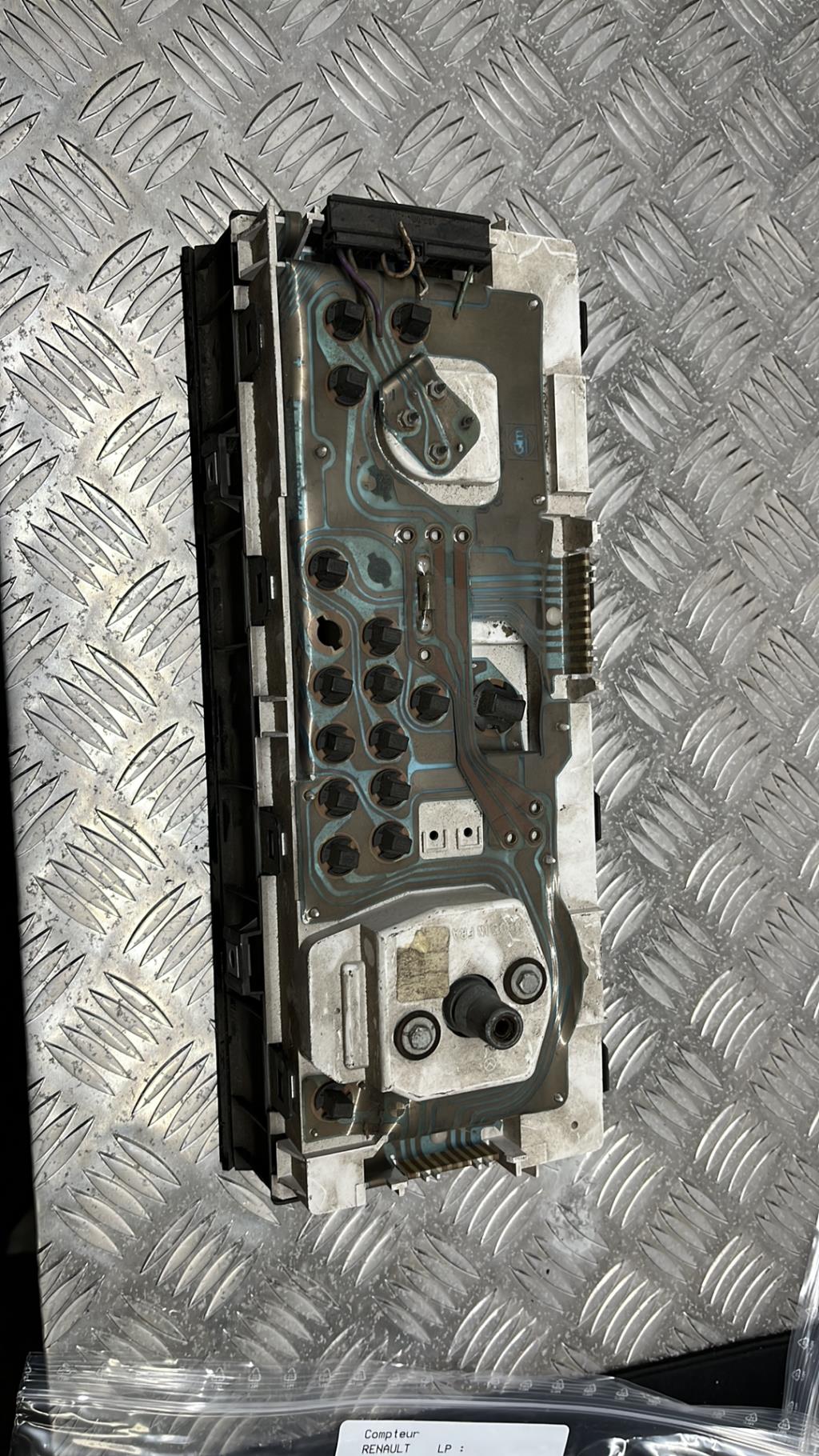 Compteur RENAULT R19 PHASE 1 Essence - 1