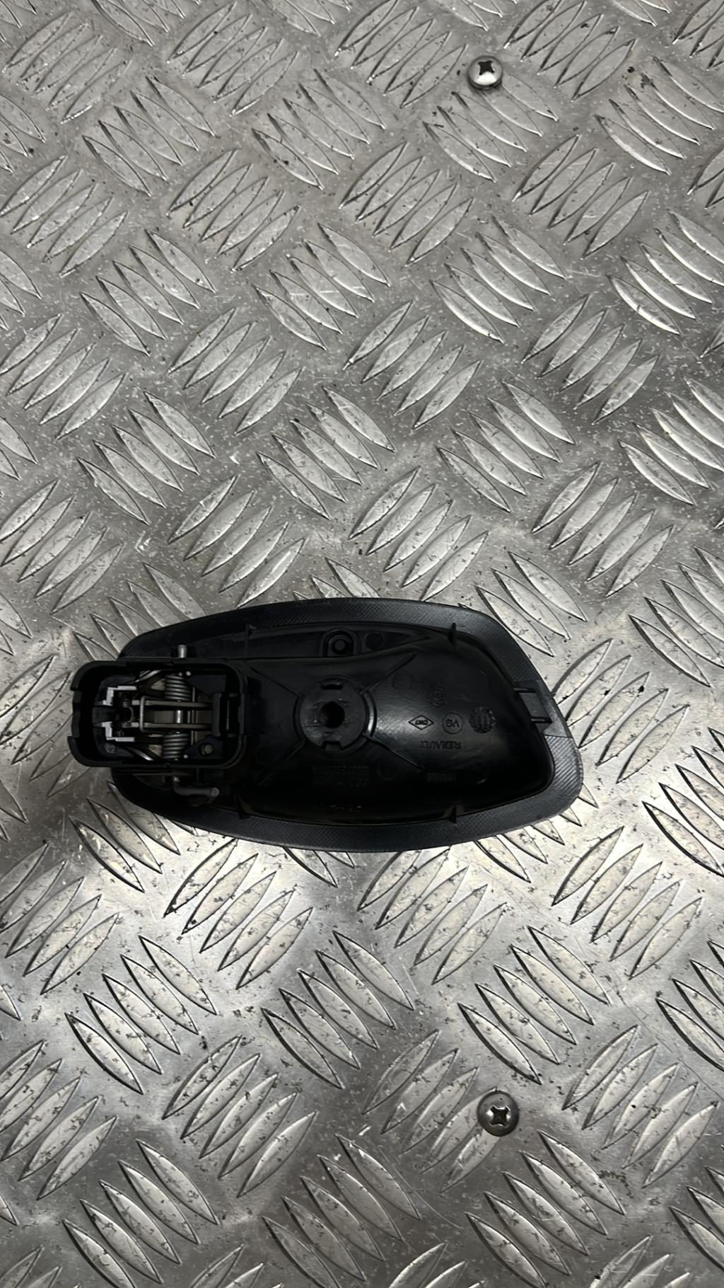 Poignee interieur avant gauche RENAULT MEGANE 3 PHASE 1 BREAK Diesel - 1