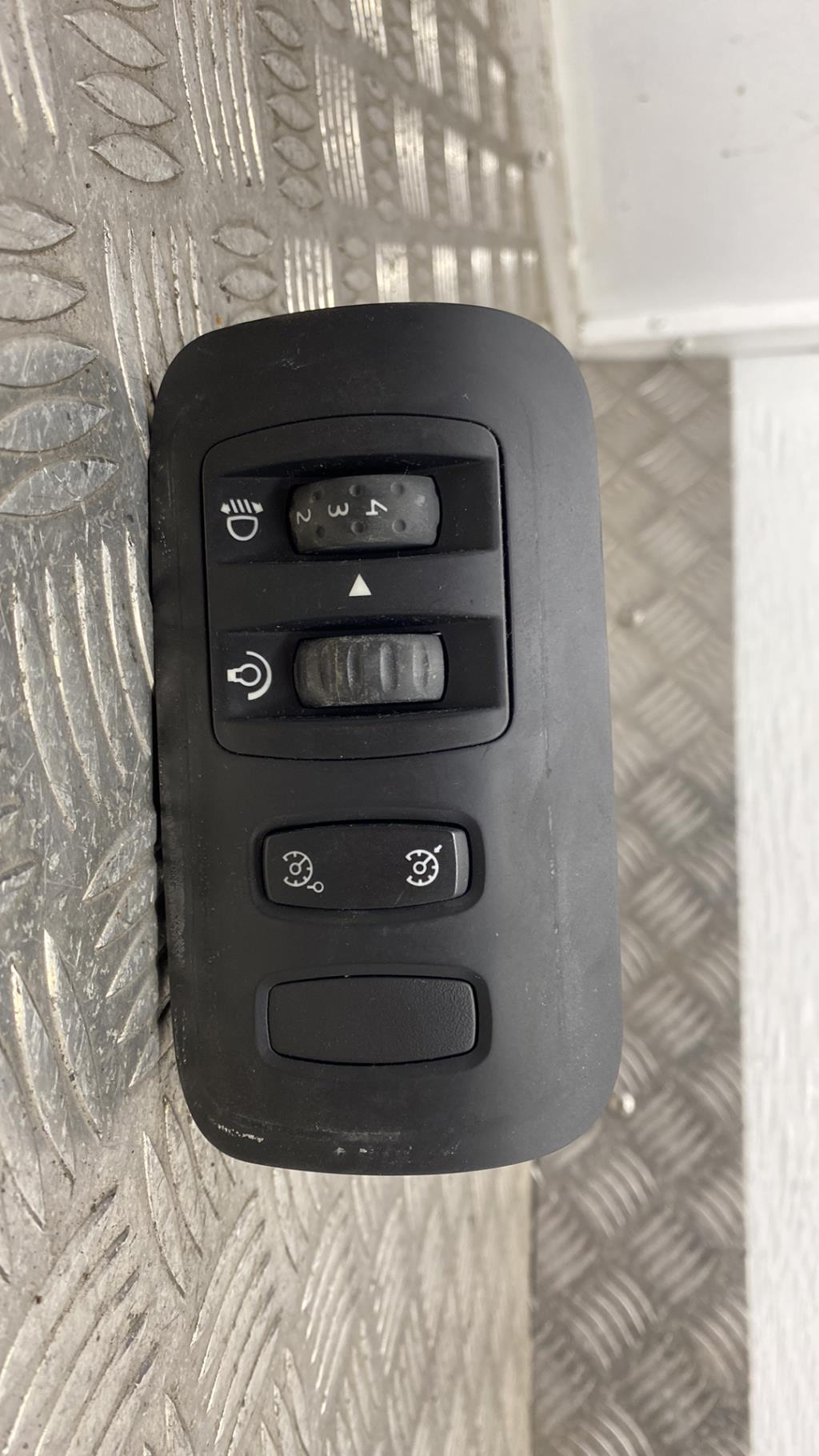 Commande de reglage hauteur de phare RENAULT MEGANE 2 PHASE 1 Diesel - 1