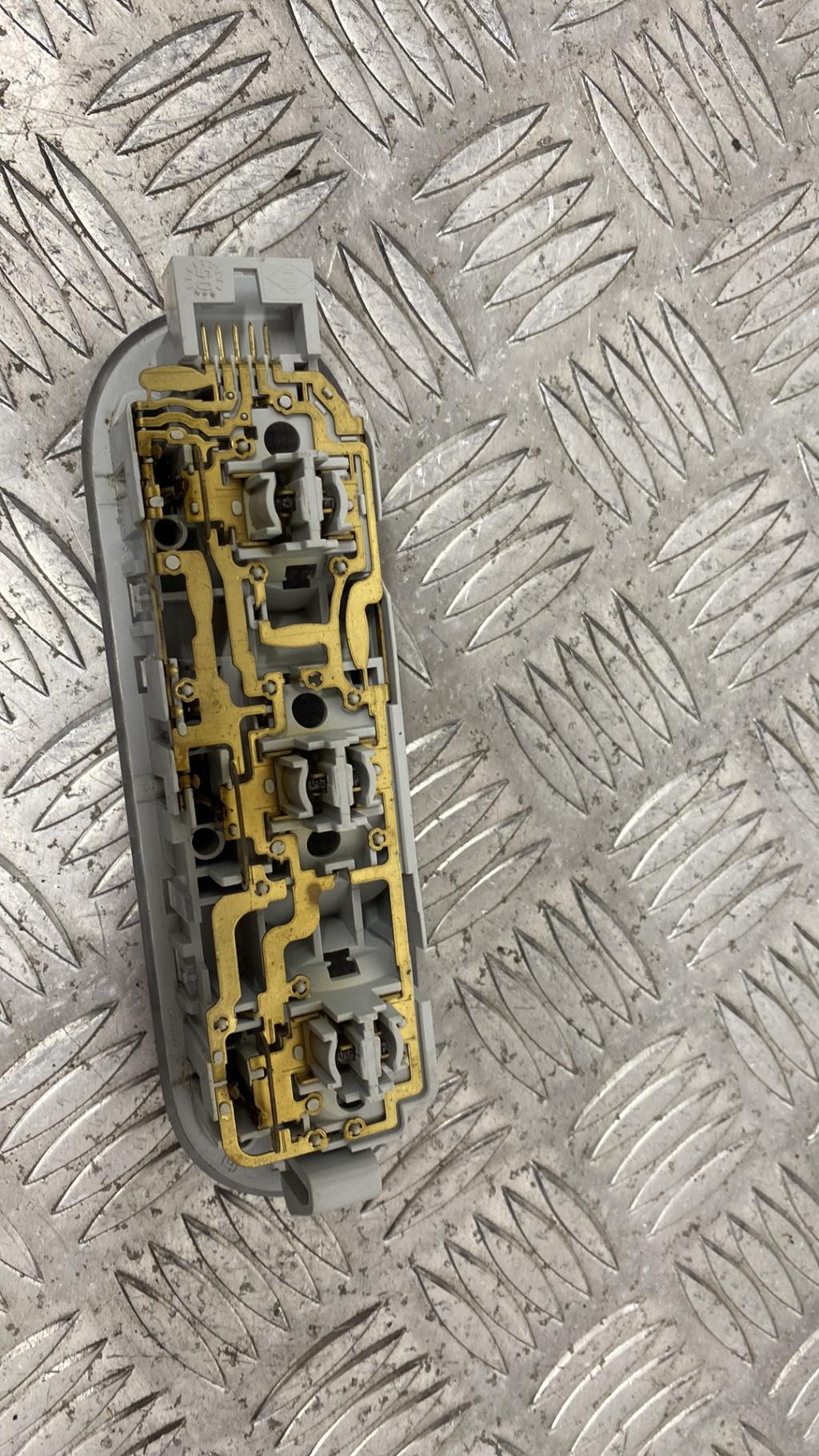 Eclairage de plafonnier RENAULT GRAND SCENIC 2 PHASE 1 Essence - 1
