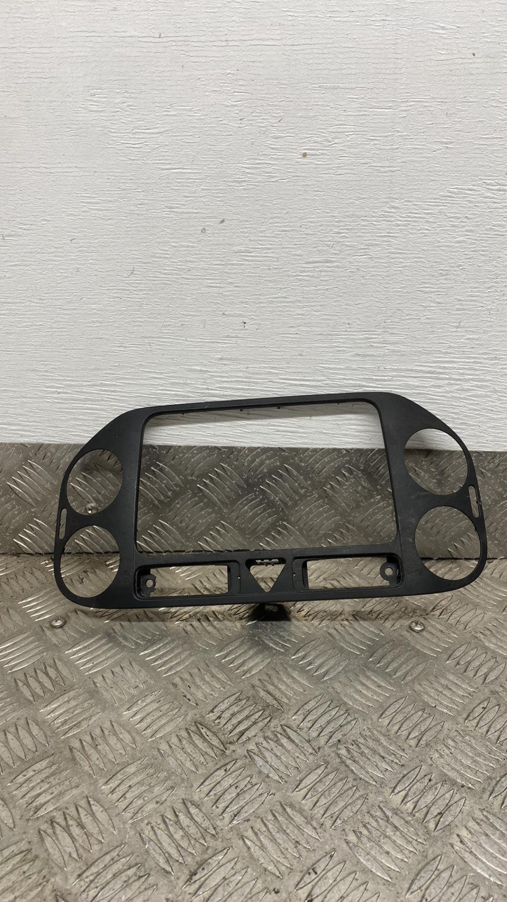 Console central (interieur plastique) VOLKSWAGEN GOLF PLUS PHASE 1 Diesel - 1