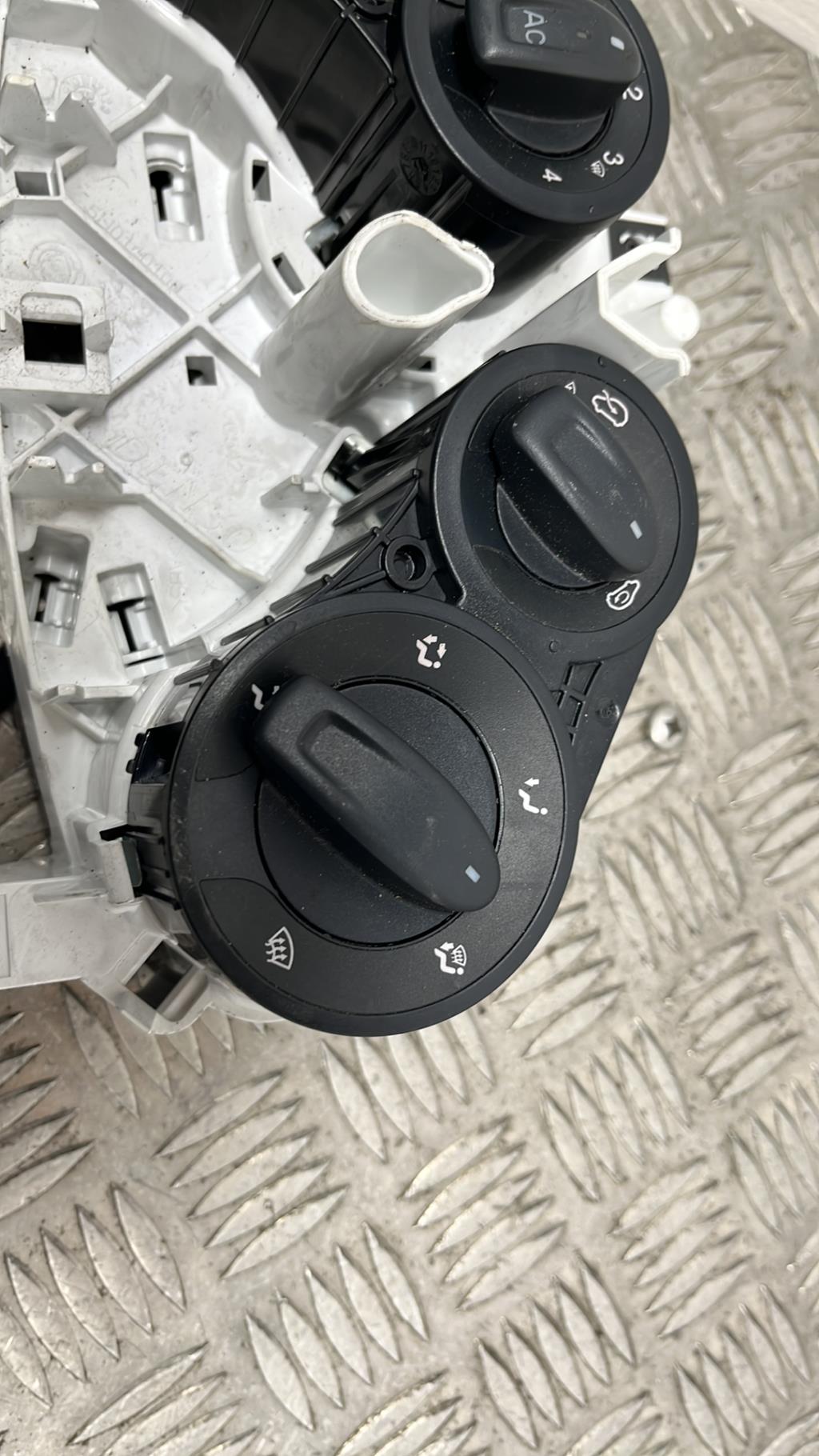 Commande chauffage FORD KA 2 PHASE 2 Essence - 1