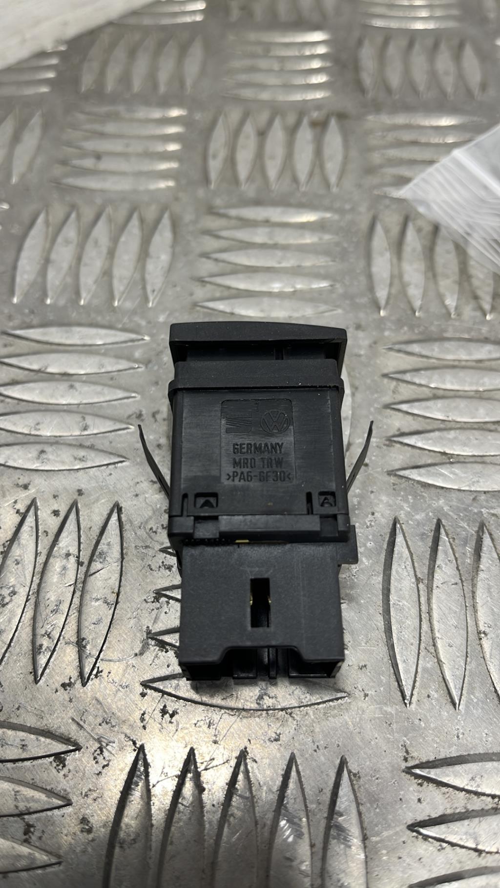 Bouton/Interrupteur VOLKSWAGEN POLO 4 PHASE 1 Diesel - 1