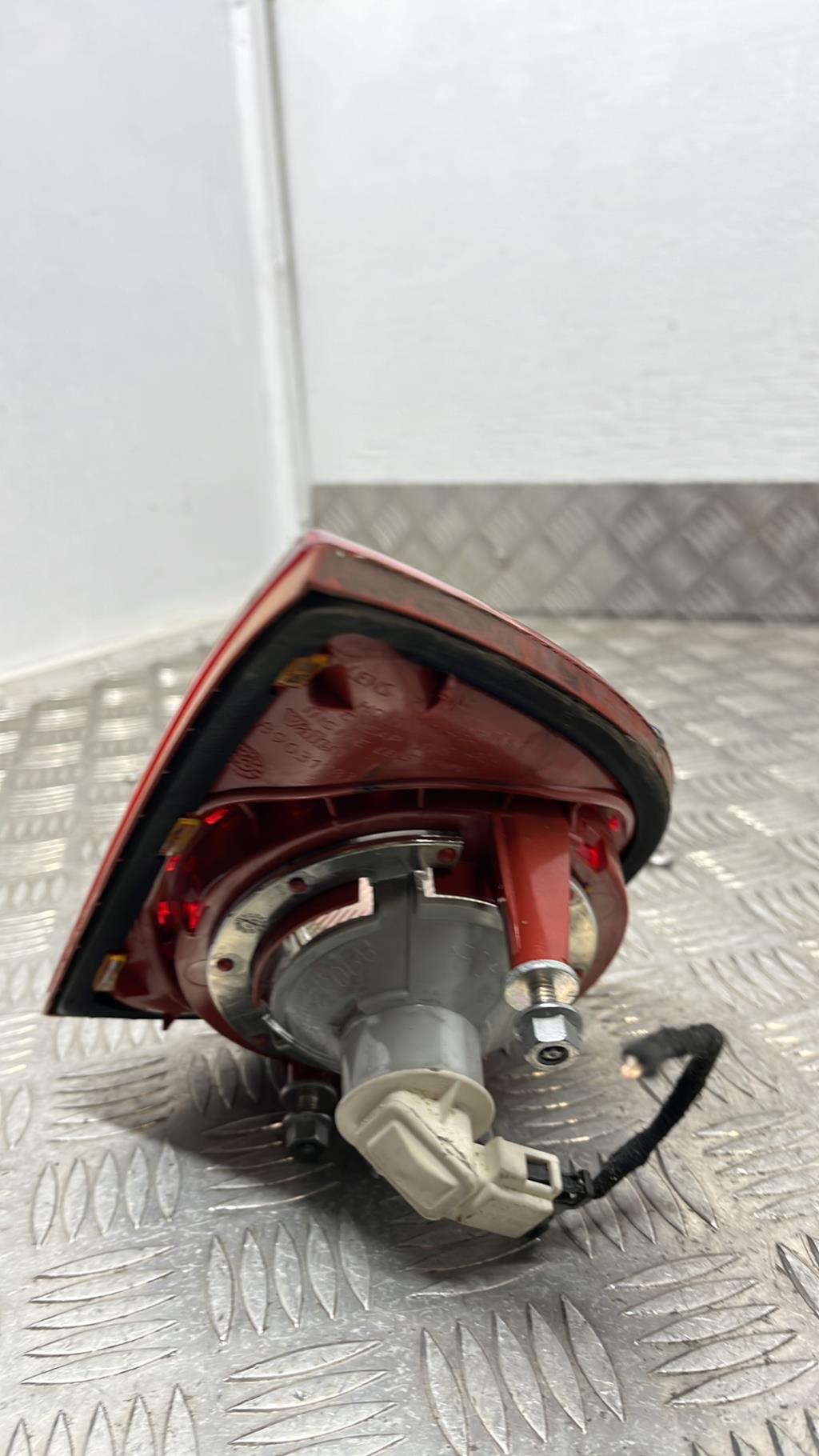 Feu arriere secondaire droit (feux) VOLKSWAGEN GOLF 5 Diesel - 1
