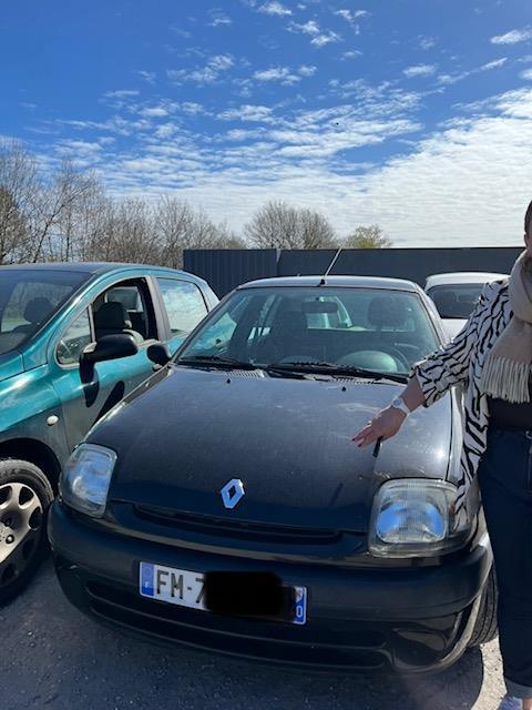 Poignee interieur avant droit RENAULT CLIO 2 PHASE 2 Diesel - 1