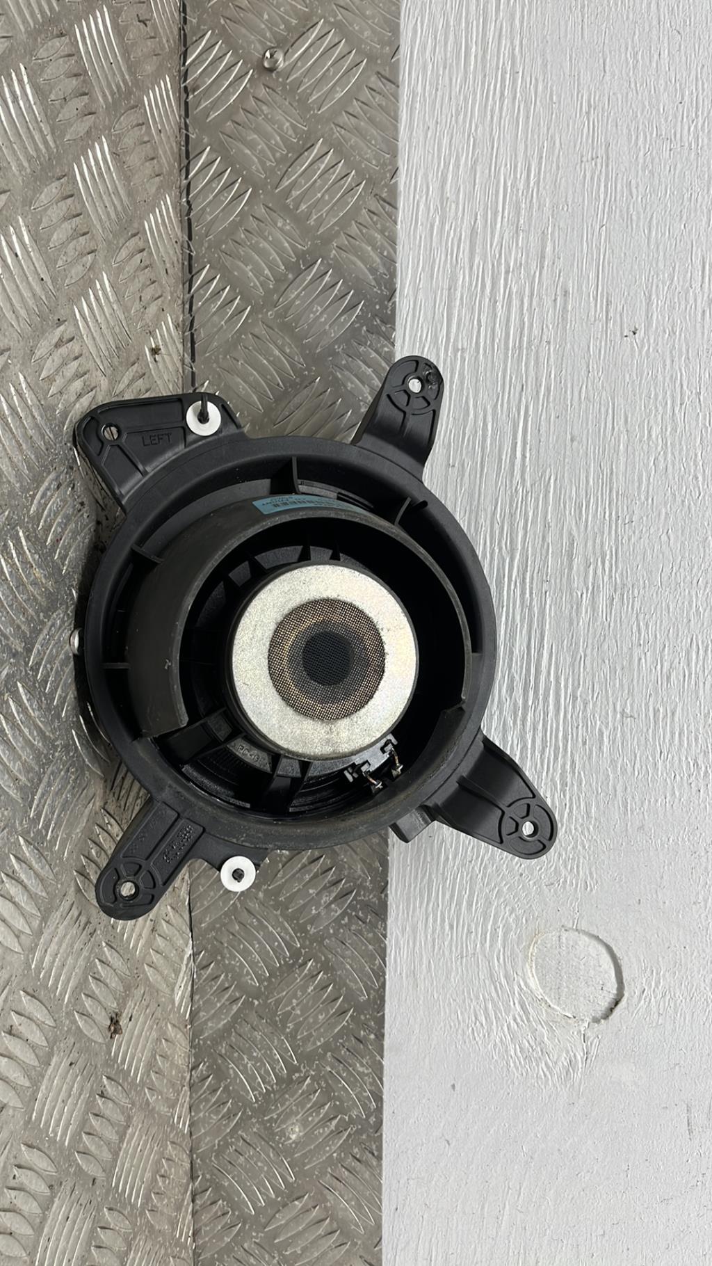 Haut parleur VOLVO V 70 1 PHASE 2 BREAK Diesel - 1