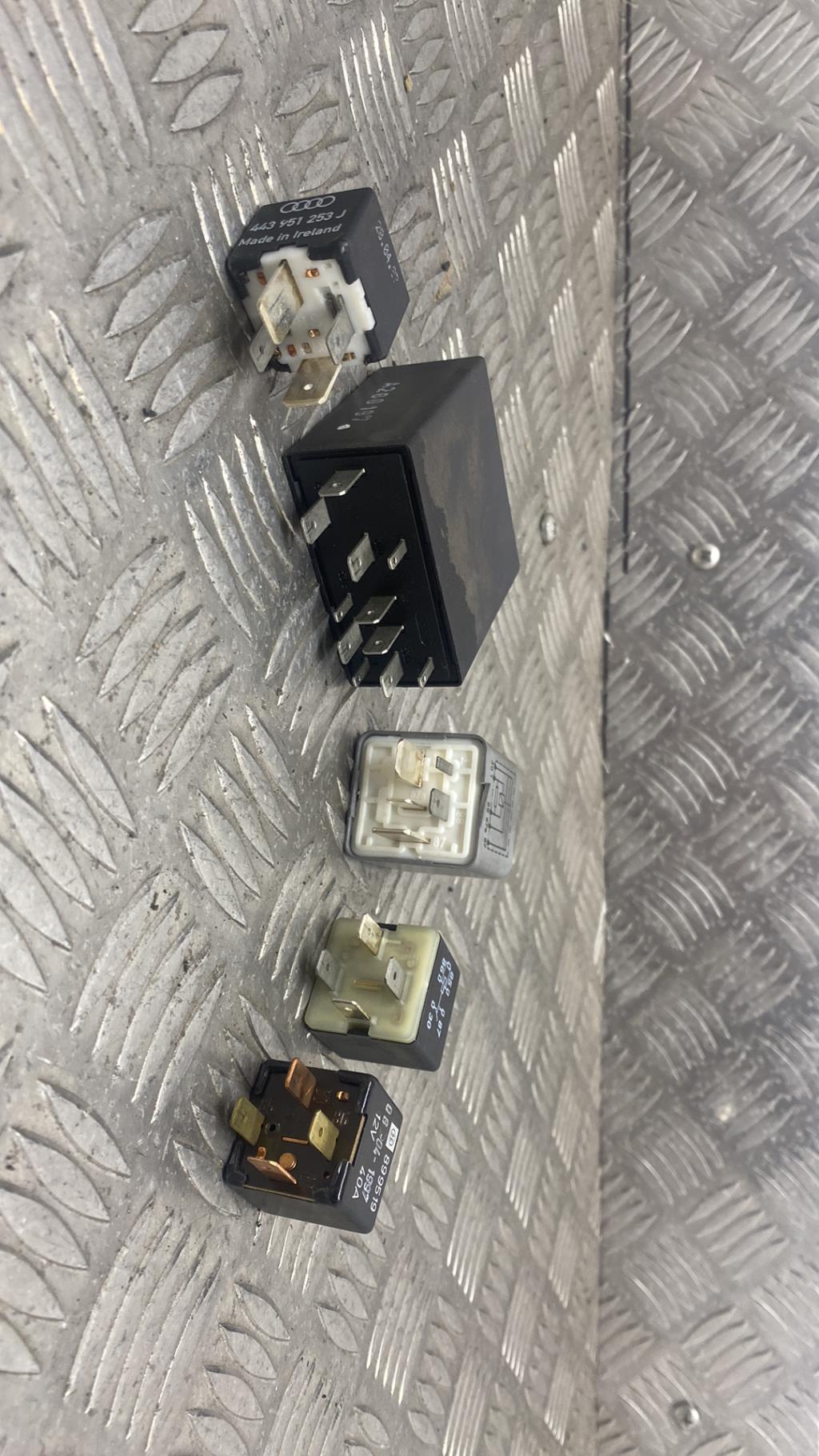 Relais electrique AUDI A6 2 PHASE 1 Essence - 1