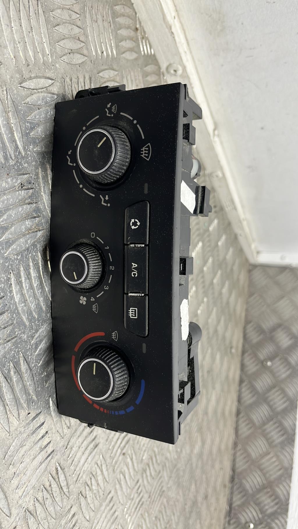 Commande chauffage PEUGEOT 207 PHASE 1 Diesel - 1