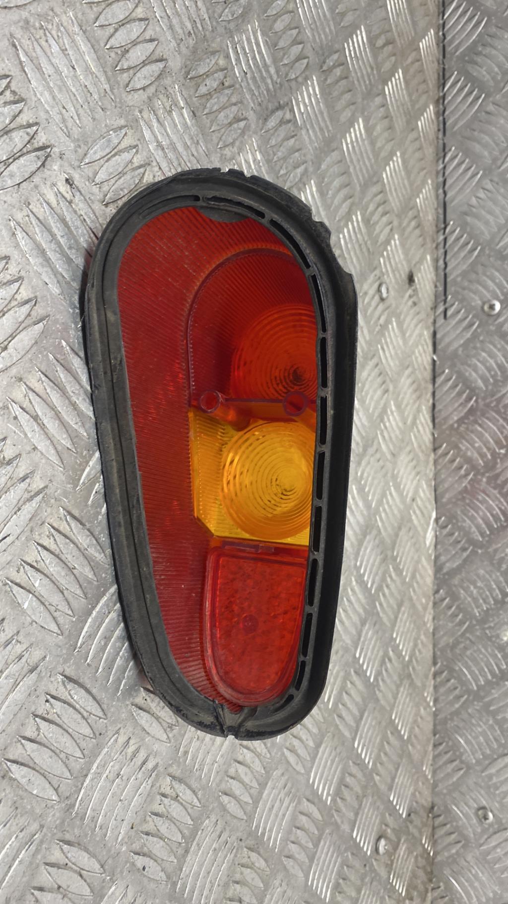 Cabochon arriere droit RENAULT R4  - 1