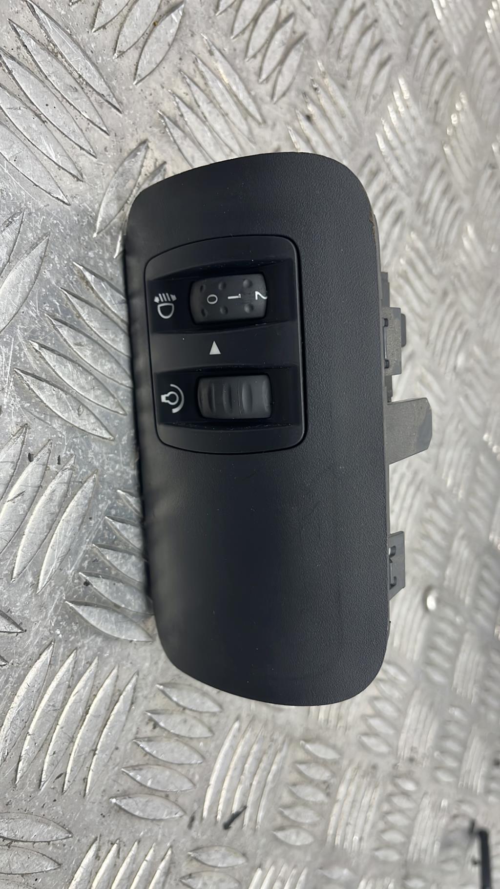 Commande de reglage hauteur de phare RENAULT MEGANE 2 PHASE 1 BREAK Diesel - 1