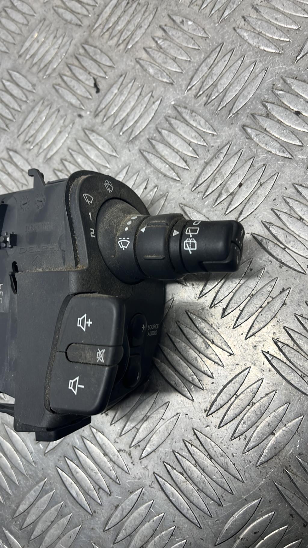 Commodo d'essuie glaces RENAULT CLIO 3 PHASE 2 Diesel - 1