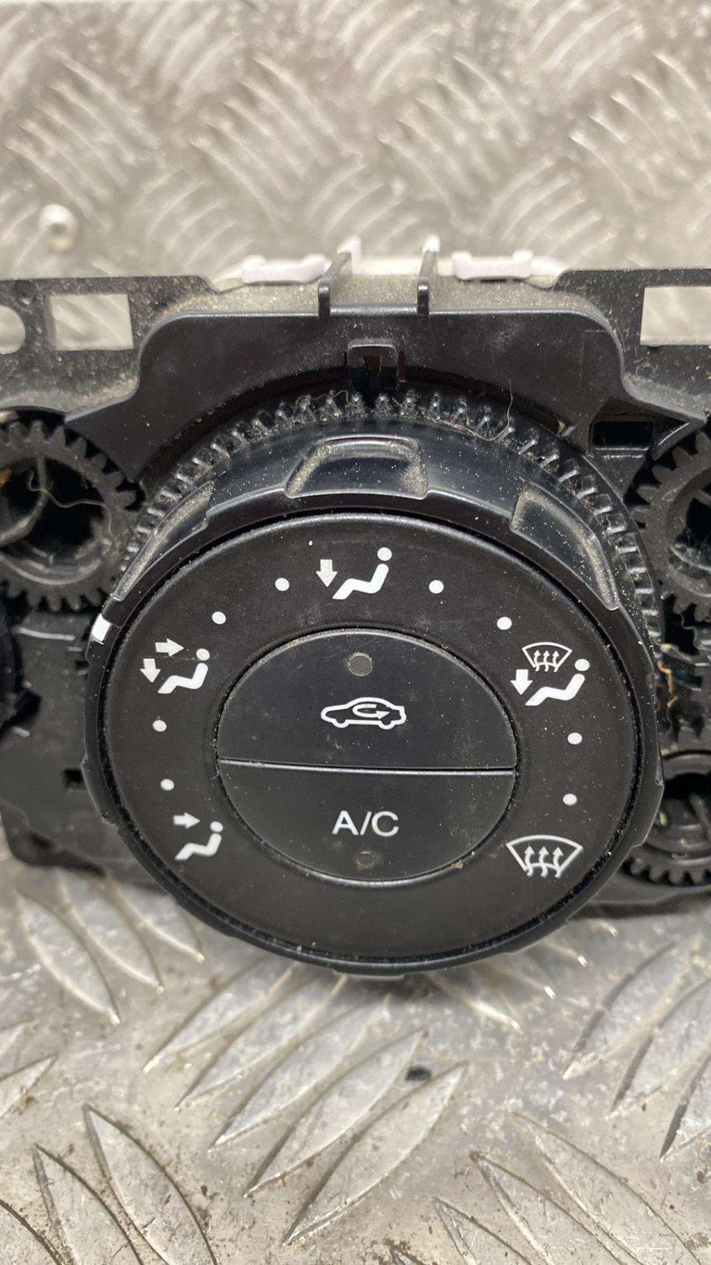 Commande chauffage FORD FIESTA 6 PHASE 1 Diesel - 1