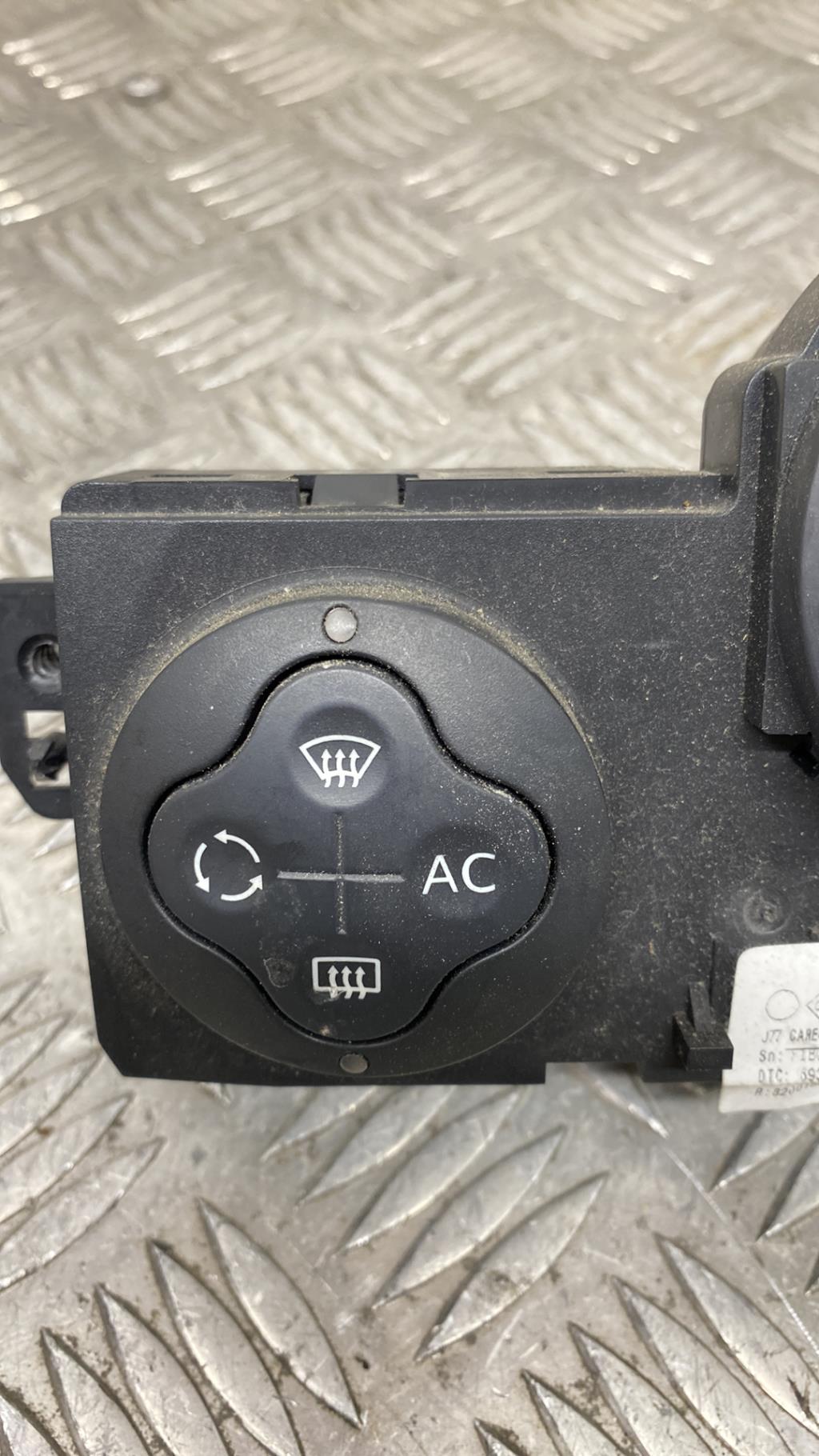 Commande chauffage RENAULT MODUS PHASE 1 Essence - 1