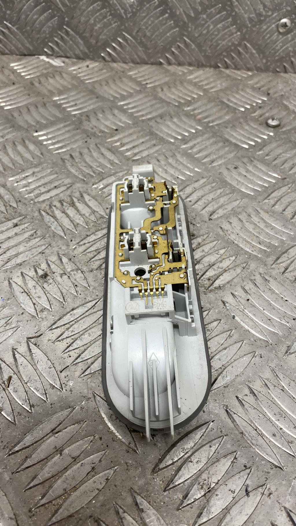 Eclairage de plafonnier RENAULT MODUS PHASE 1 Essence - 1