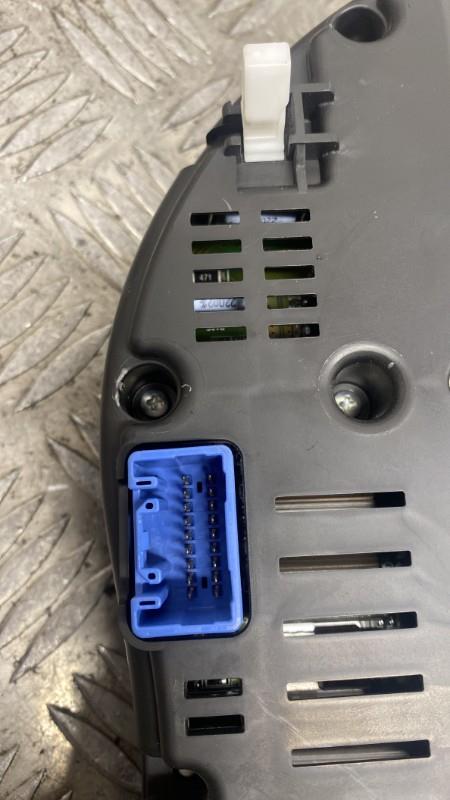 Compteur TOYOTA AVENSIS 2 PHASE 1 BREAK Diesel - 1