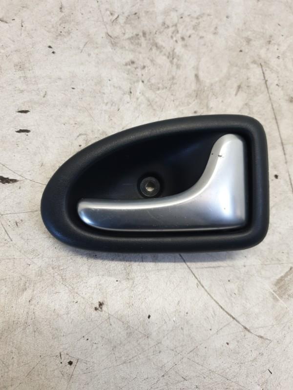 Poignee interieur avant droit RENAULT CLIO 2 CAMPUS PHASE 2 Diesel - 1