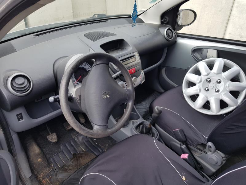 Image Feu arriere principal gauche (feux) - PEUGEOT 107
