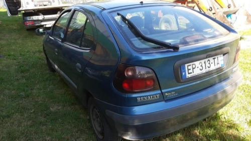 Image Feu arriere principal gauche (feux) - RENAULT MEGANE 1