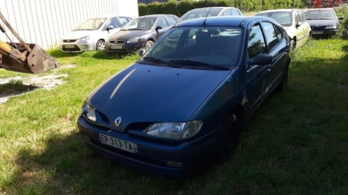 Image Feu arriere principal gauche (feux) - RENAULT MEGANE 1