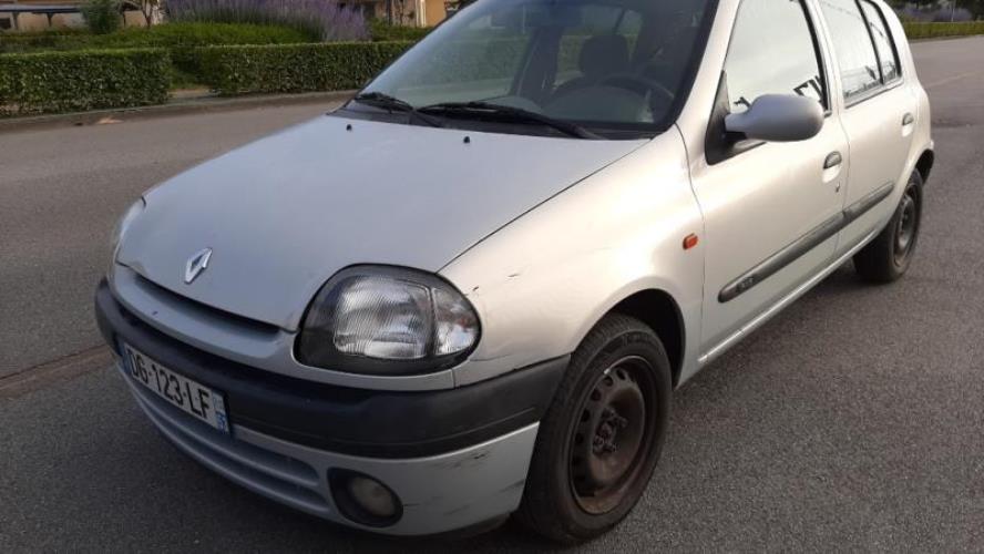 Image Feu arriere principal droit (feux) - RENAULT CLIO 2