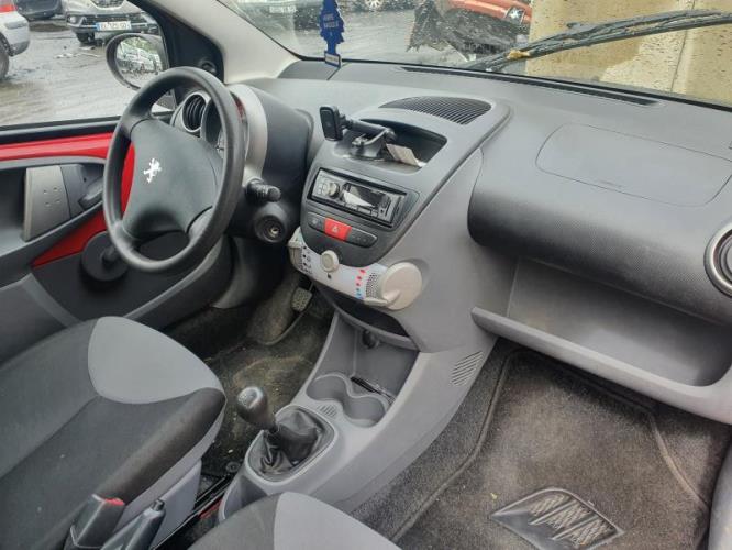 Image Feu arriere principal gauche (feux) - PEUGEOT 107